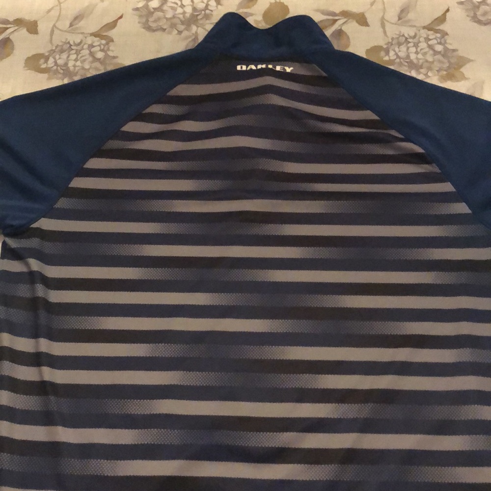 Oakley golf polo. Size XL - Picture 2 of 4